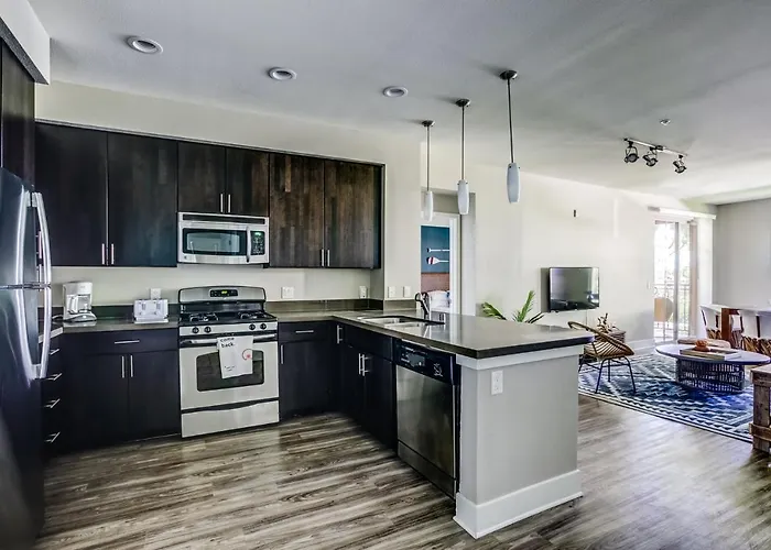 Wanderjaunt - Luxe Mission Valley Apts